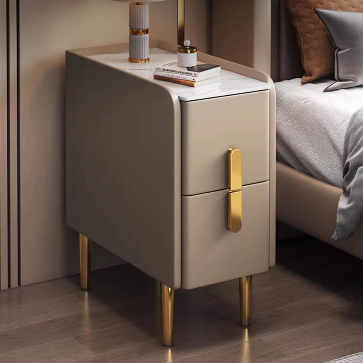 Mesita de Noche Rectangular Estrecha de Cuero Sintético y Madera Maciza con Acero al Carbono, Estilo Nórdico Contemporáneo, con 2 Cajones para Dormitorio