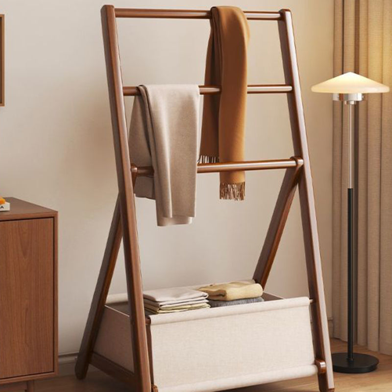 Estante expositor de bambú con estructura triangular modernista minimalista y bordes redondeados para salón