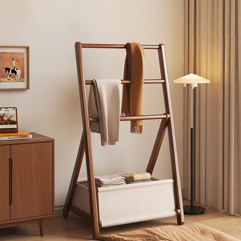 Estante expositor de bambú con estructura triangular modernista minimalista y bordes redondeados para salón