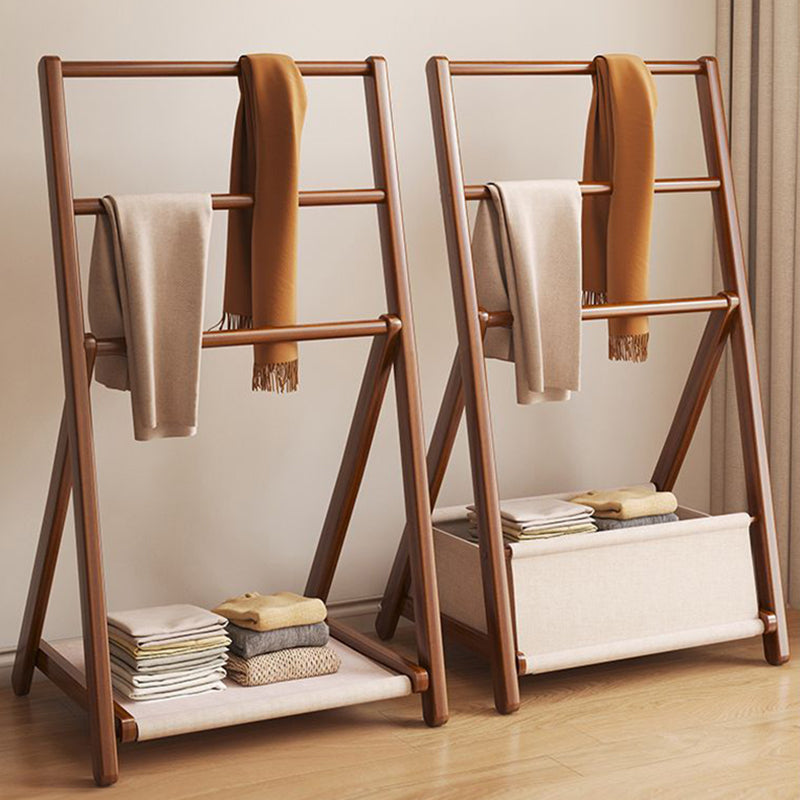 Estante expositor de bambú con estructura triangular modernista minimalista y bordes redondeados para salón