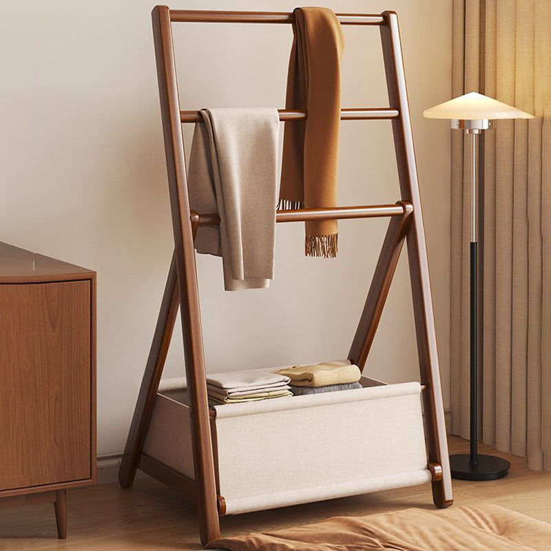 Estante expositor de bambú con estructura triangular modernista minimalista y bordes redondeados para salón