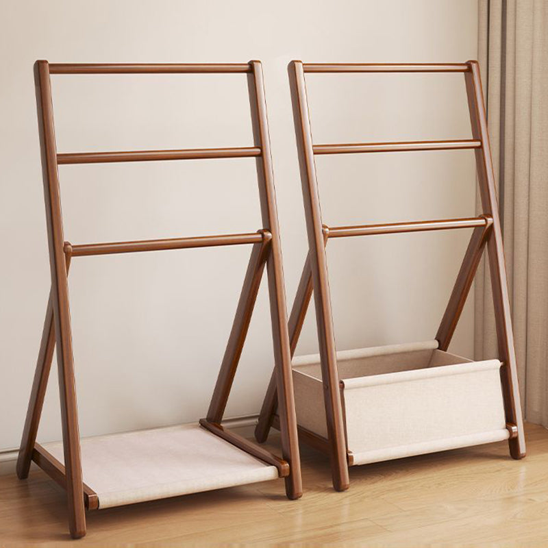 Estante expositor de bambú con estructura triangular modernista minimalista y bordes redondeados para salón