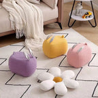 Taburete infantil contemporáneo con forma de conejo y cojín de borreguito – Asiento bajo, sin respaldo ni brazos, en madera de pino y contrachapado con acolchado de esponja para sala de estar