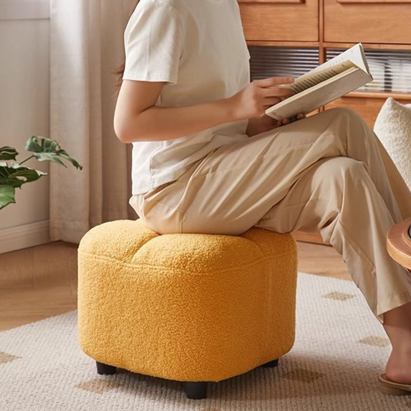 Taburete bajo escandinavo contemporáneo de tejido sherpa cuadrado con base de madera — Sin respaldo y sin brazos, ideal para recibidores y pasillos