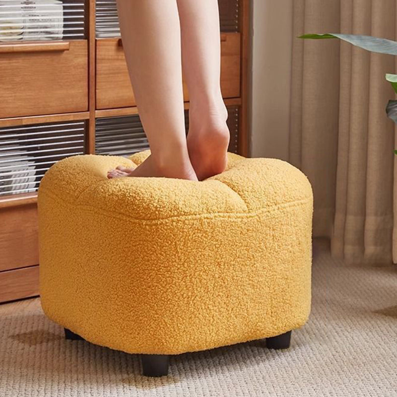 Taburete bajo escandinavo contemporáneo de tejido sherpa cuadrado con base de madera — Sin respaldo y sin brazos, ideal para recibidores y pasillos