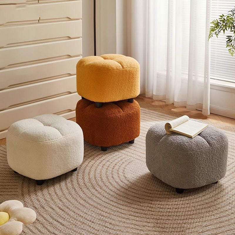 Taburete bajo escandinavo contemporáneo de tejido sherpa cuadrado con base de madera — Sin respaldo y sin brazos, ideal para recibidores y pasillos