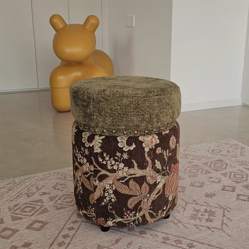 Taburete de tocador tradicional europeo de madera maciza con tapicería de chenilla, base de goma, sin respaldo ni brazos cilíndricos — Acento ideal para el dormitorio
