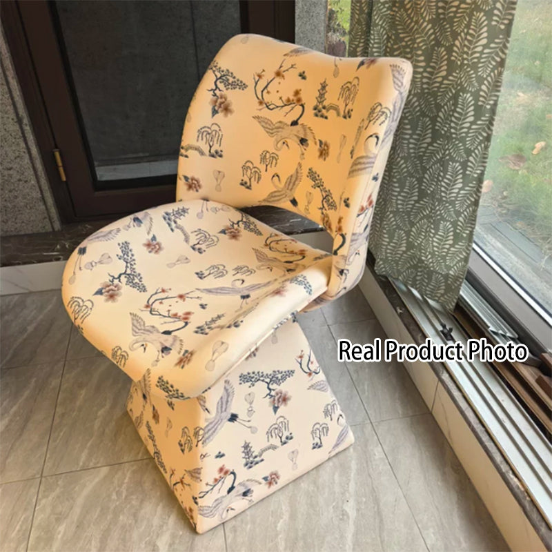 Taburete giratorio sin respaldo para tocador | Diseño trapezoidal curvo | Asiento de tela de esponja | Estructura de madera maciza y contrachapada | Ideal para dormitorio
