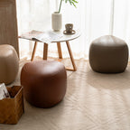 Taburete bajo contemporáneo escandinavo de madera de pino — Acolchado con cuero sintético, diseño de triángulo redondeado, asiento sin respaldo ni reposabrazos para sala de estar