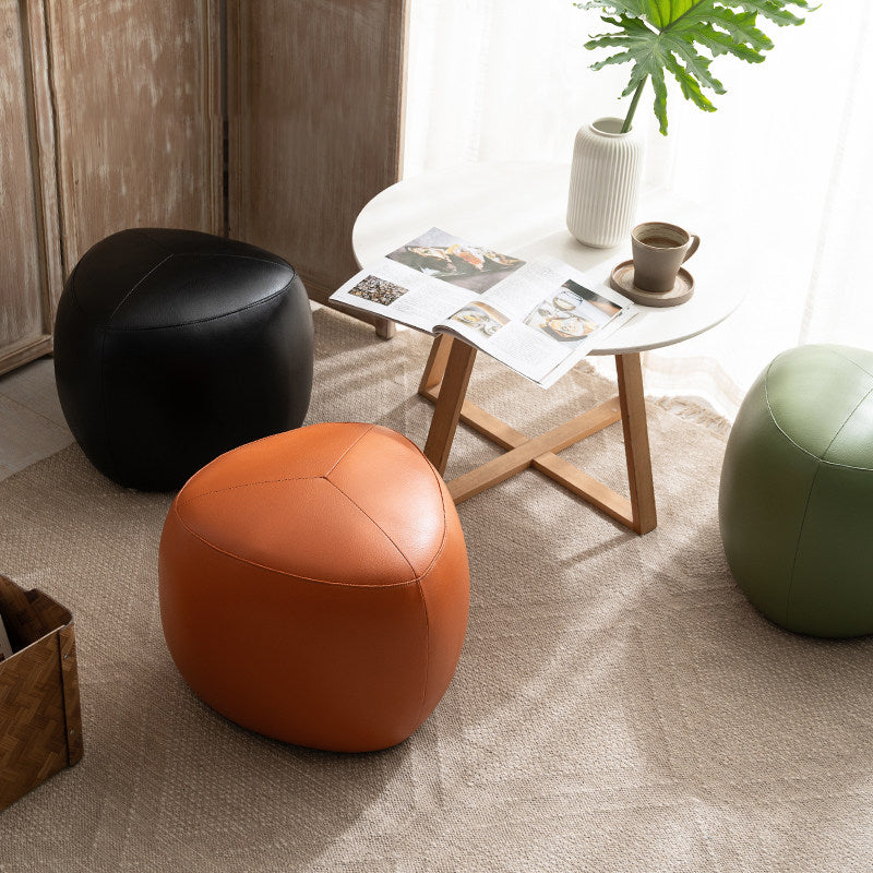 Taburete bajo contemporáneo escandinavo de madera de pino — Acolchado con cuero sintético, diseño de triángulo redondeado, asiento sin respaldo ni reposabrazos para sala de estar