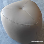 Taburete bajo contemporáneo escandinavo de madera de pino — Acolchado con cuero sintético, diseño de triángulo redondeado, asiento sin respaldo ni reposabrazos para sala de estar