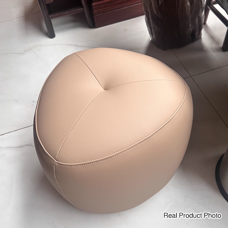 Taburete bajo contemporáneo escandinavo de madera de pino — Acolchado con cuero sintético, diseño de triángulo redondeado, asiento sin respaldo ni reposabrazos para sala de estar