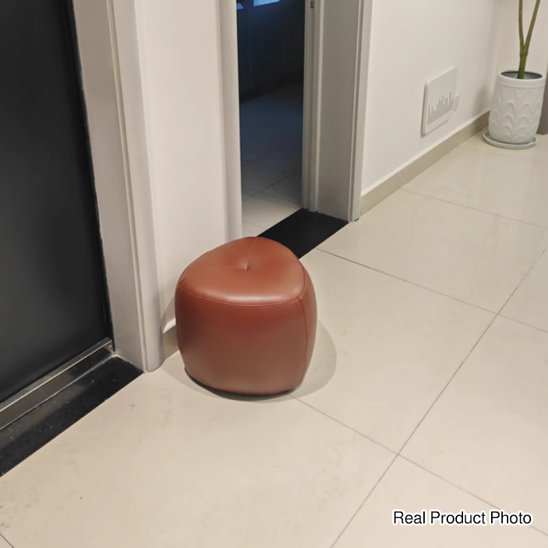 Taburete bajo contemporáneo escandinavo de madera de pino — Acolchado con cuero sintético, diseño de triángulo redondeado, asiento sin respaldo ni reposabrazos para sala de estar