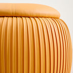 Taburete de almacenamiento escandinavo contemporáneo de piel sintética con forma de calabaza — Asiento multiusos bajo, sin respaldo y sin reposabrazos, con construcción de madera contrachapada acolchada con espuma para sala de estar y entrada