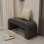 Elegante banco reposapiés moderno de cuero sintético con madera contrachapada – Diseño rectangular redondeado para sala de estar