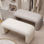 Elegante banco reposapiés moderno de cuero sintético con madera contrachapada – Diseño rectangular redondeado para sala de estar
