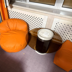 Sillón Decorativo Curvo Redondo EPS de Piel Sintética de Microfibra Escandinavo Contemporáneo con Respaldo para Sala de Estar