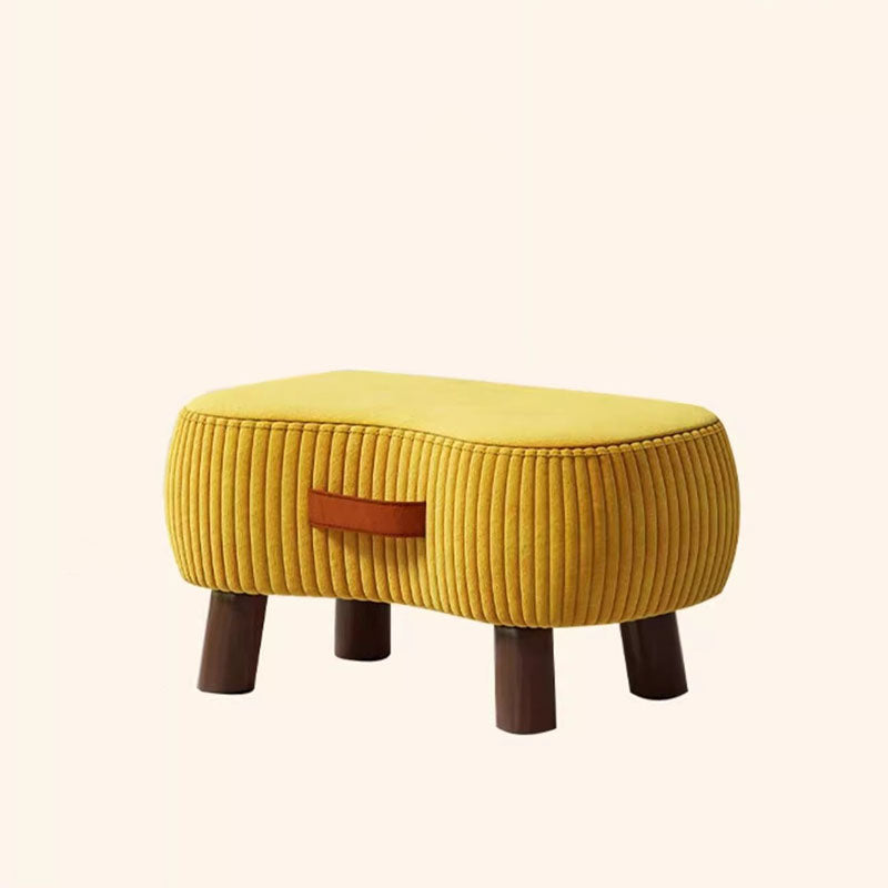 Taburete bajo de inspiración escandinava contemporánea con estructura de madera maciza y tapicería cilíndrica en forma de jabón en tejido sintético para salón