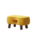 Taburete bajo de inspiración escandinava contemporánea con estructura de madera maciza y tapicería cilíndrica en forma de jabón en tejido sintético para salón
