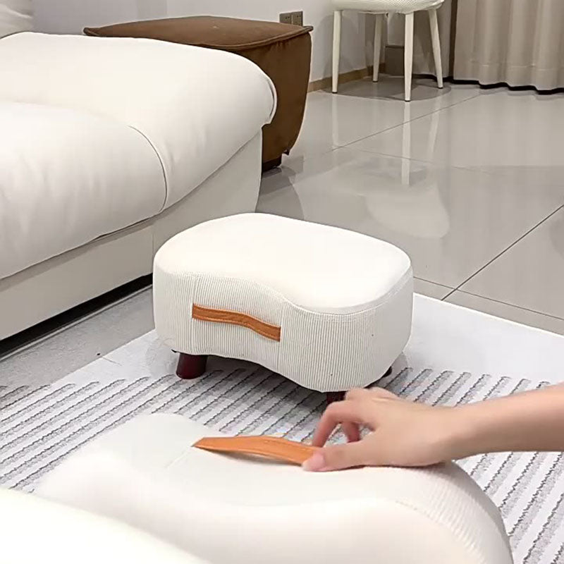 Taburete bajo de inspiración escandinava contemporánea con estructura de madera maciza y tapicería cilíndrica en forma de jabón en tejido sintético para salón