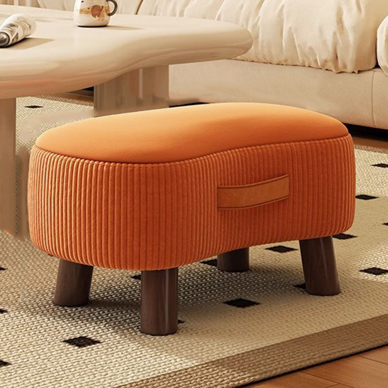 Taburete bajo de inspiración escandinava contemporánea con estructura de madera maciza y tapicería cilíndrica en forma de jabón en tejido sintético para salón