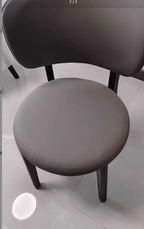 Silla de Comedor Nórdica Contemporánea Curva Redonda de Roble y Piel Sintética con Respaldo para Comedor
