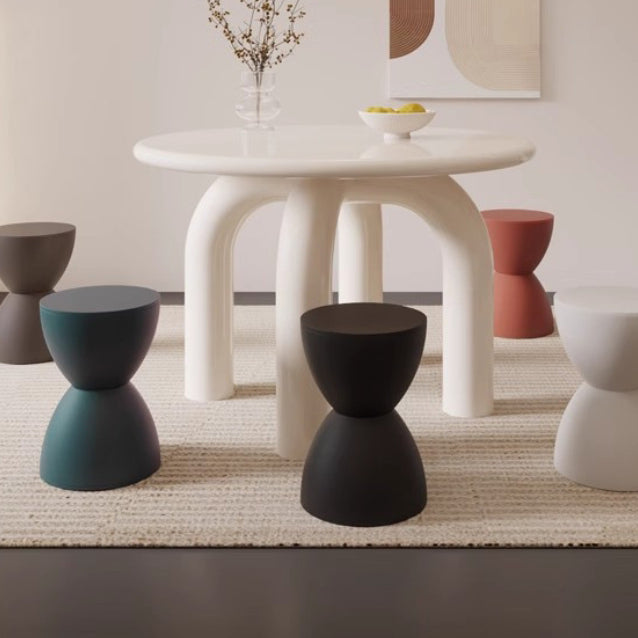 Silla de Plástico Redonda sin Respaldo con Forma de Reloj de Arena Minimalista Moderna para Sala de Estar