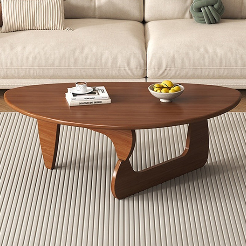 Mesa de centro tradicional japonesa de caucho con diseño de triángulo redondeado de 1 nivel para sala de estar