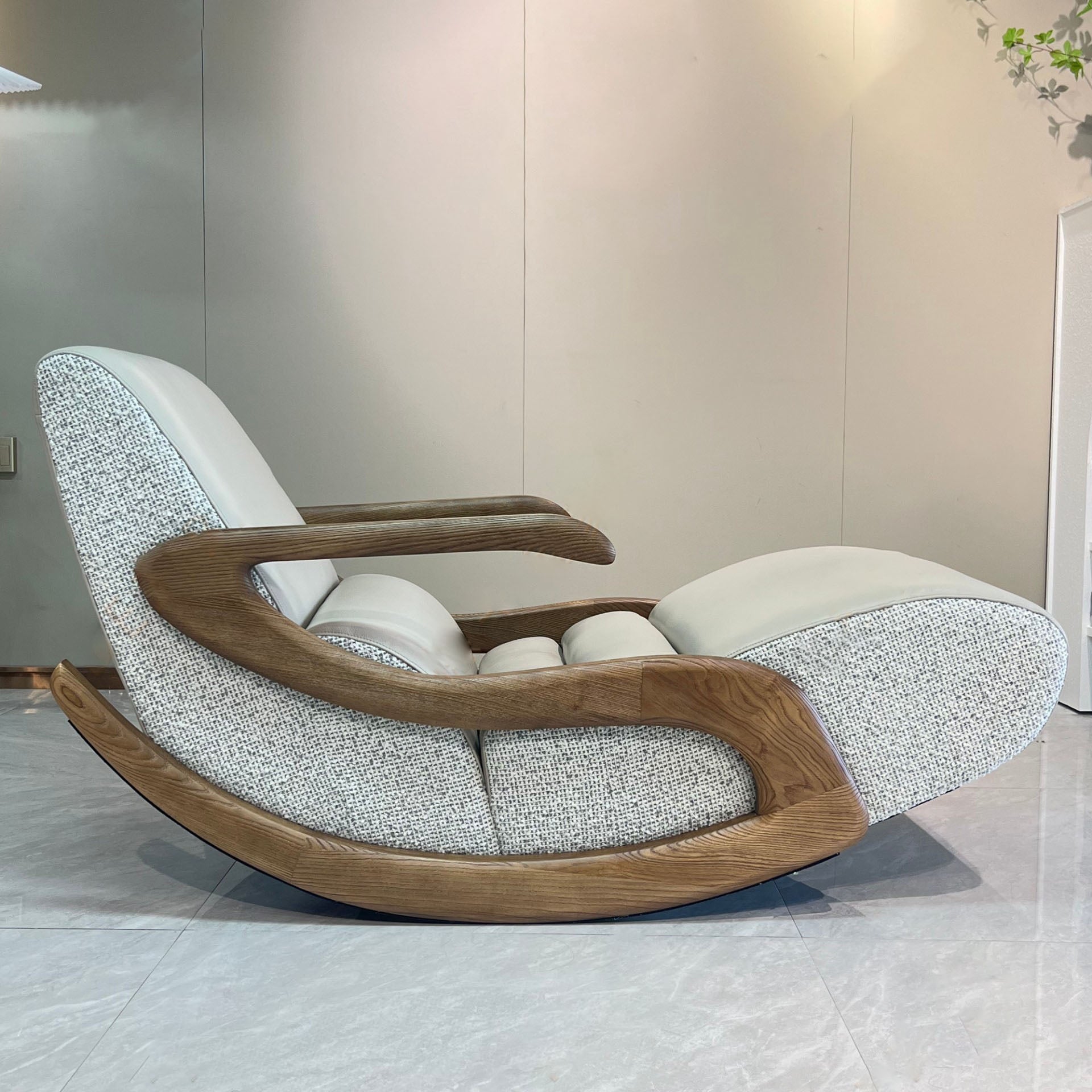 Timeless Retro Lounge Chair — Sturdy Genuine Leather Backrest & Armrests, Perfect Bedroom Accent