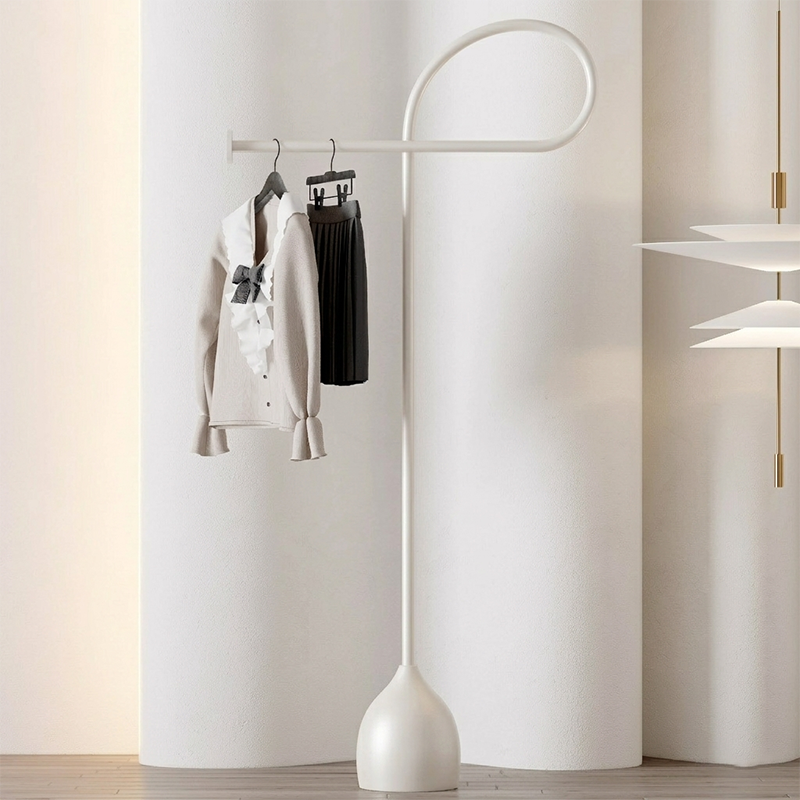 Perchero de pie lineal minimalista moderno de acero al carbono para sala de estar y dormitorio