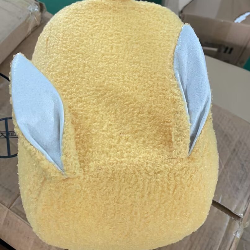 Taburete infantil contemporáneo con forma de conejo y cojín de borreguito – Asiento bajo, sin respaldo ni brazos, en madera de pino y contrachapado con acolchado de esponja para sala de estar